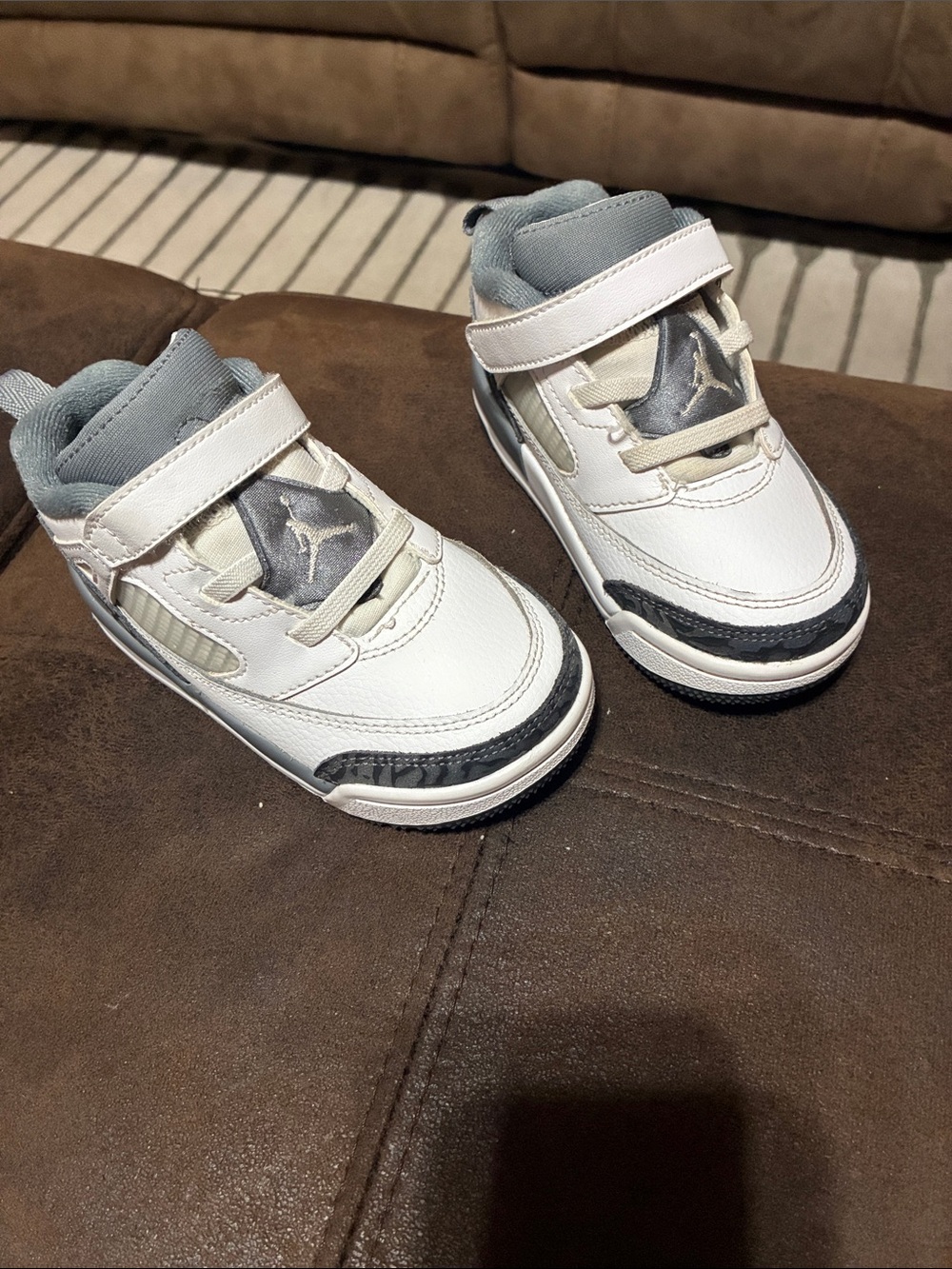 Jordan sneakers toddler)
